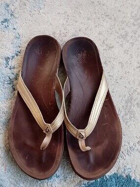 Olukai Gold Leather Flip Flops Size 10